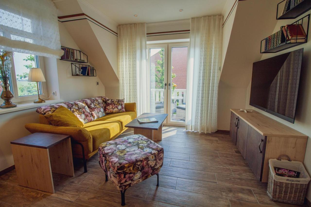 Up Besoeoek - Rapsbluete Mit Infrarotsauna Krummhörn Exterior foto