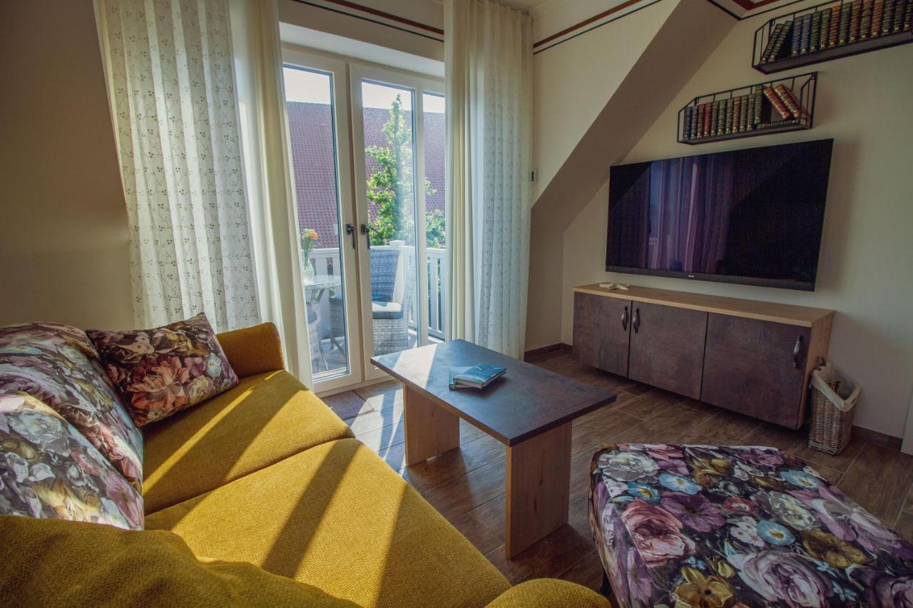 Up Besoeoek - Rapsbluete Mit Infrarotsauna Krummhörn Exterior foto