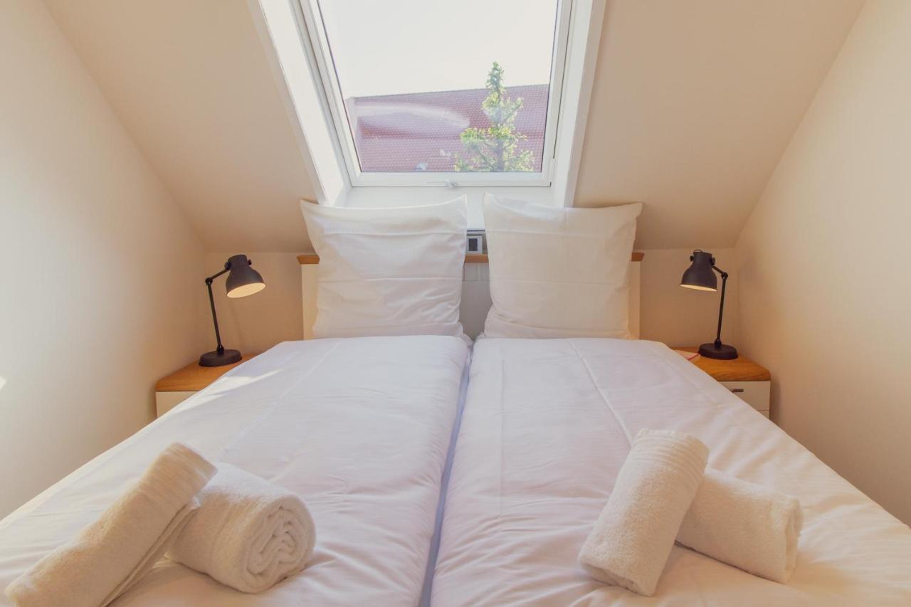 Up Besoeoek - Rapsbluete Mit Infrarotsauna Krummhörn Exterior foto