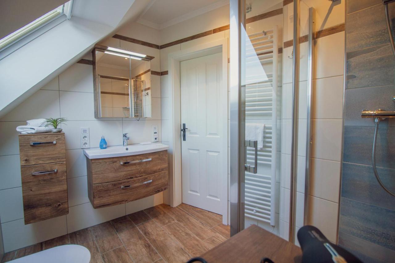 Up Besoeoek - Rapsbluete Mit Infrarotsauna Krummhörn Exterior foto