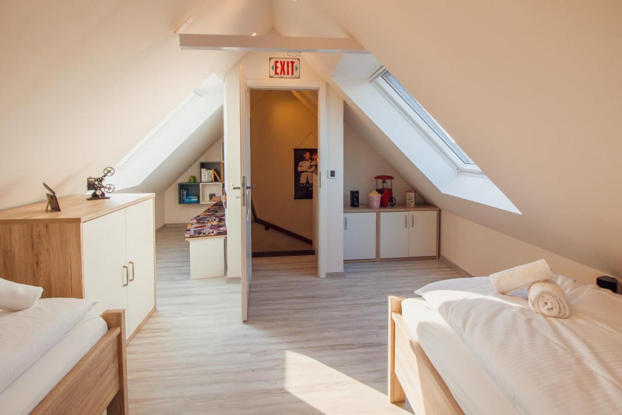 Up Besoeoek - Rapsbluete Mit Infrarotsauna Krummhörn Exterior foto