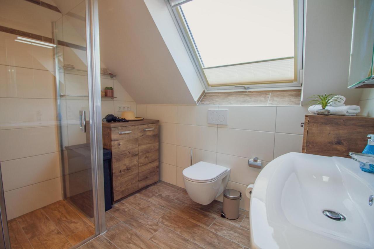 Up Besoeoek - Rapsbluete Mit Infrarotsauna Krummhörn Exterior foto