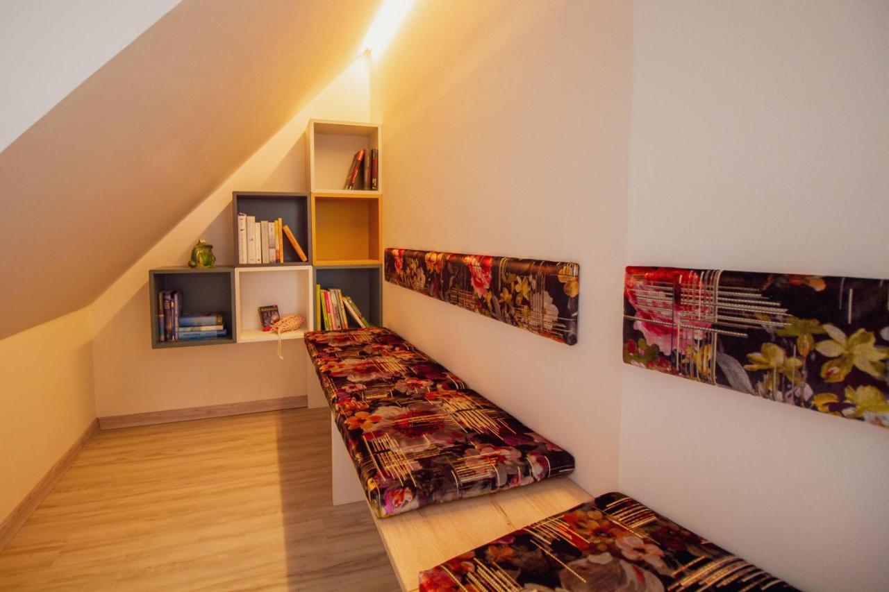 Up Besoeoek - Rapsbluete Mit Infrarotsauna Krummhörn Exterior foto